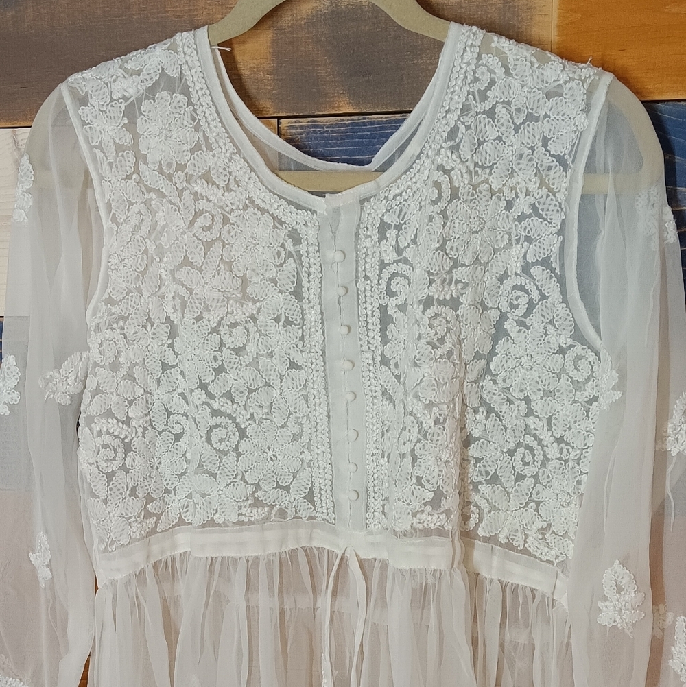Kurti Top Ivory M Embroided Swing Top - Picture 3 of 7